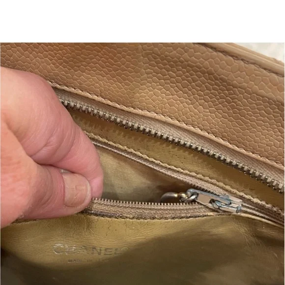 Chanel Medallion Caviar leather quilted purse - Picture 3 of 15